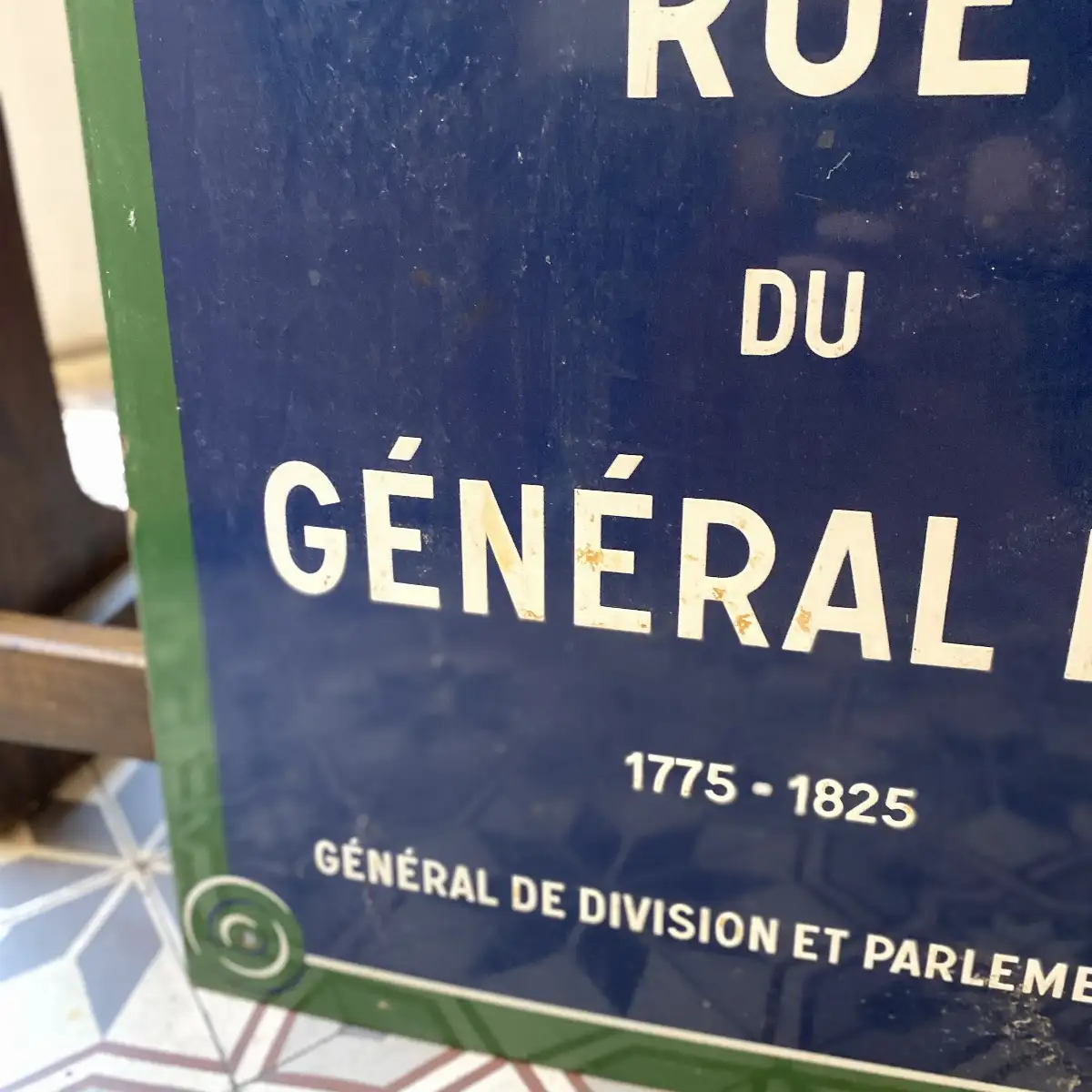 Véritable plaque émaillée rue de Paris