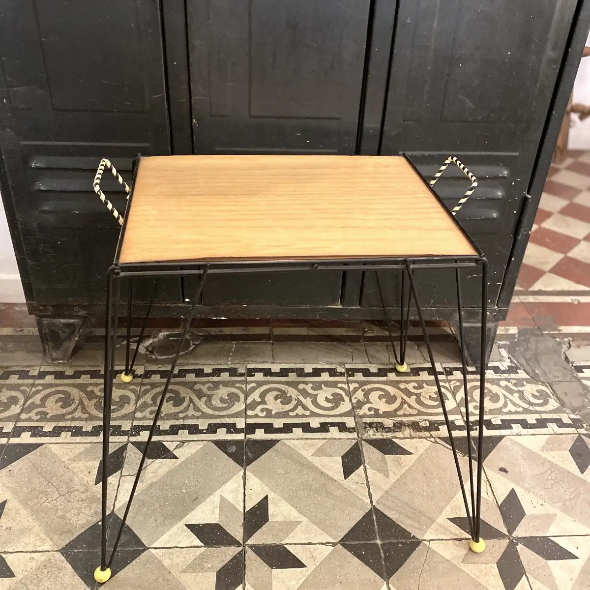 Petite table basse métal formica scoubidou