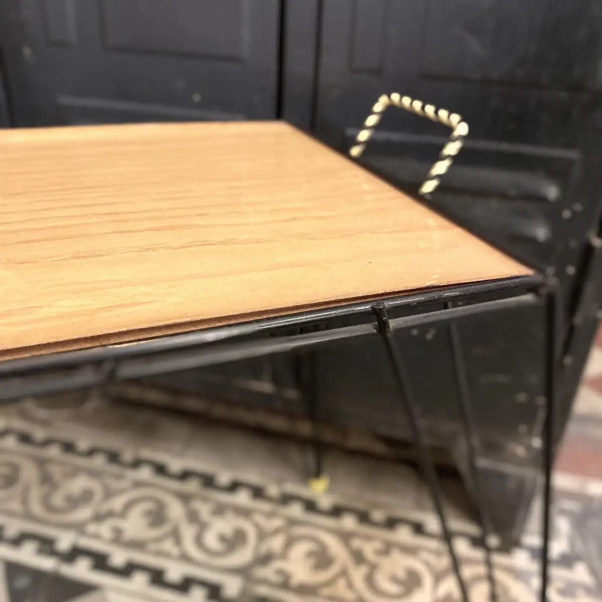 Petite table basse métal formica scoubidou