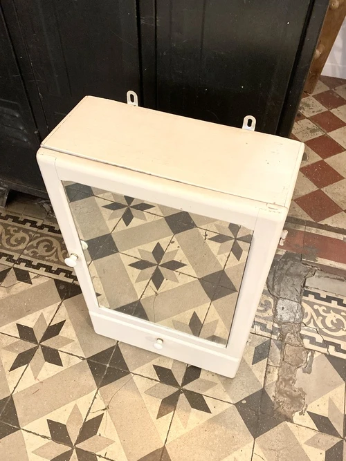 Armoire à pharmacie vintage en bois avec miroir