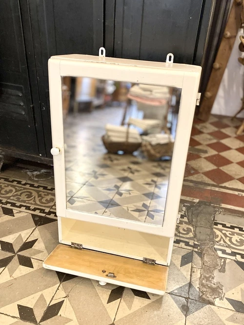 Armoire à pharmacie vintage en bois avec miroir