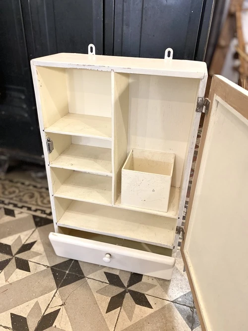 Armoire à pharmacie vintage en bois avec miroir