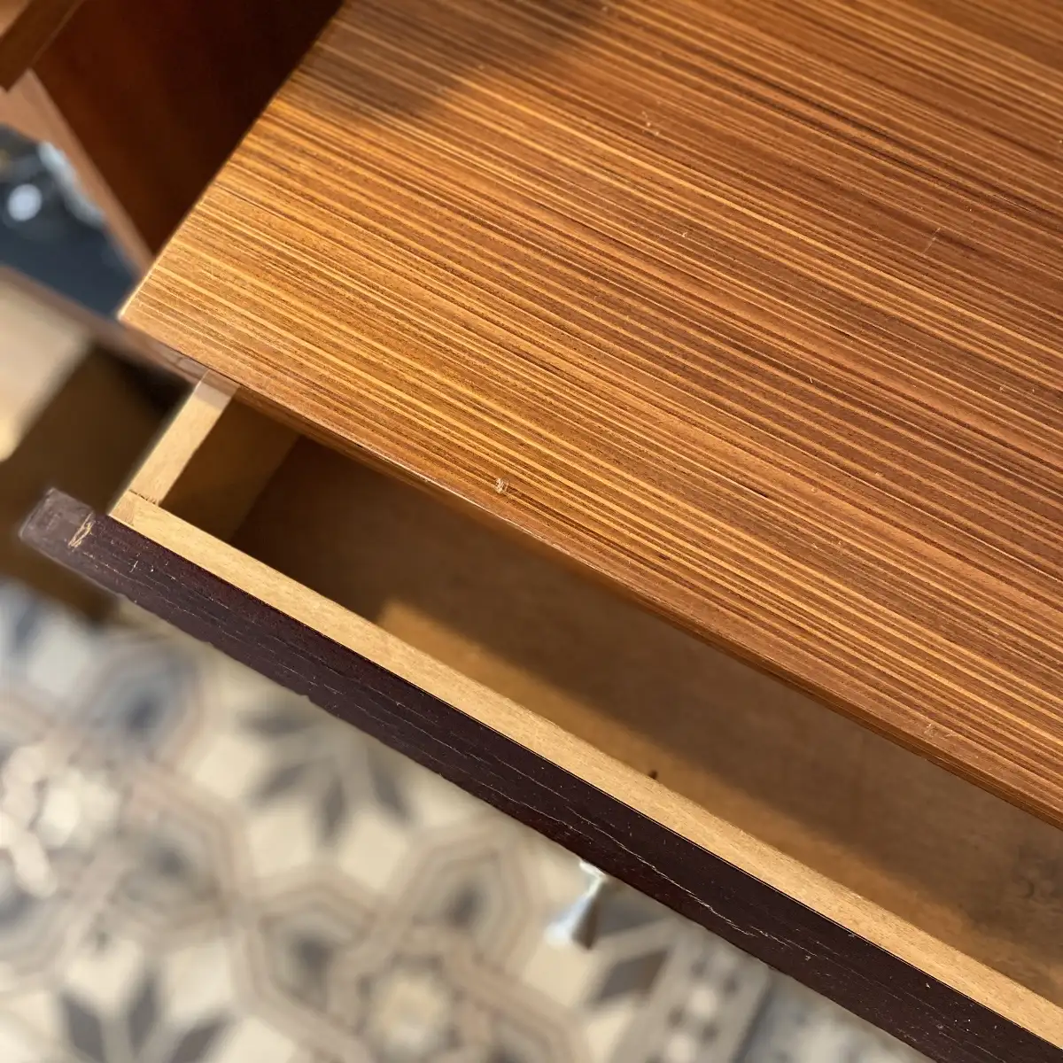 Petite table de chevet vintage années 60.