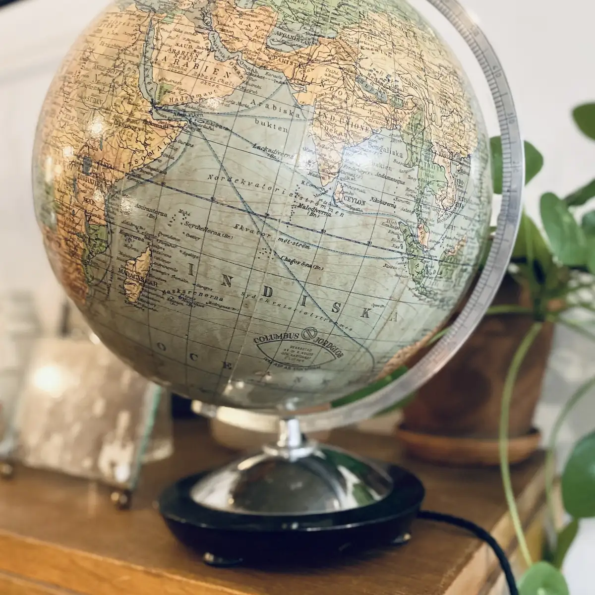 Globe terrestre lumineux Columbus Jordglob Suède années 50s